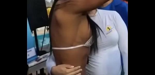  Gracyanne Barbosa tomando dedada no CU em publico